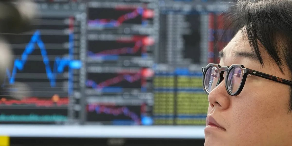 Asian Markets Scale Higher as Wall Street Momentum Meets Cooling Oil Prices