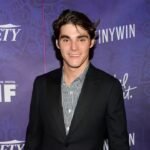 Breaking Bad Mourns: RJ Mitte Dead at 32 as Hollywood Icons Pay Tribute