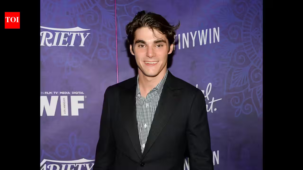Breaking Bad Mourns: RJ Mitte Dead at 32 as Hollywood Icons Pay Tribute