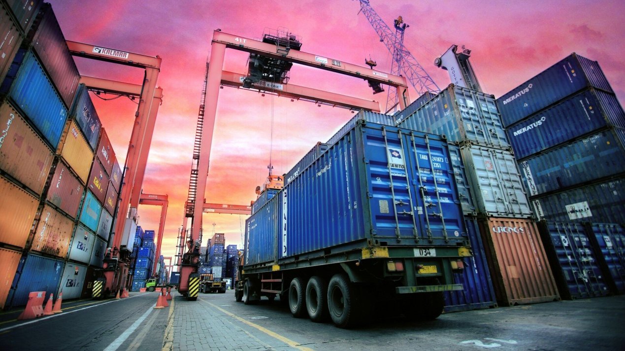 Breaking the Glass Ceiling: Dutch Logistics Giants Launch Women’s Leadership Collective