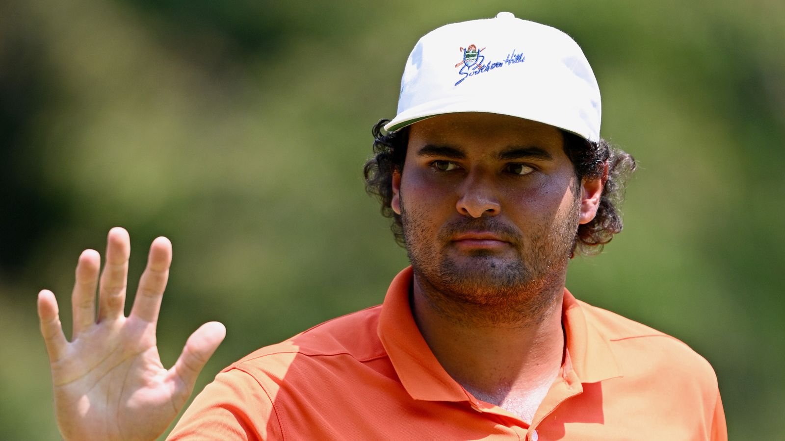 Chacarra Climbs the Summit as McIlroy Falters in Dubai Finale