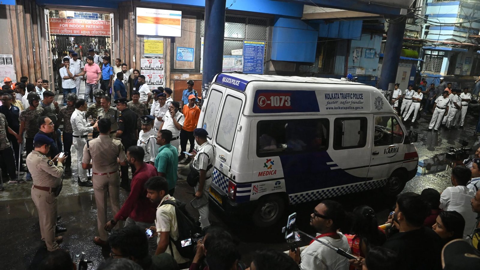 Chaos at Prayer: 17 Perish in Devastating Indian Temple Stampede