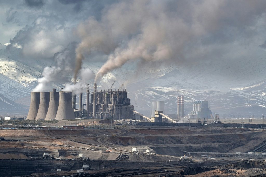 Climate Ambition in the Crosshairs: EU Cools Expectations for Make-or-Break UN Summit