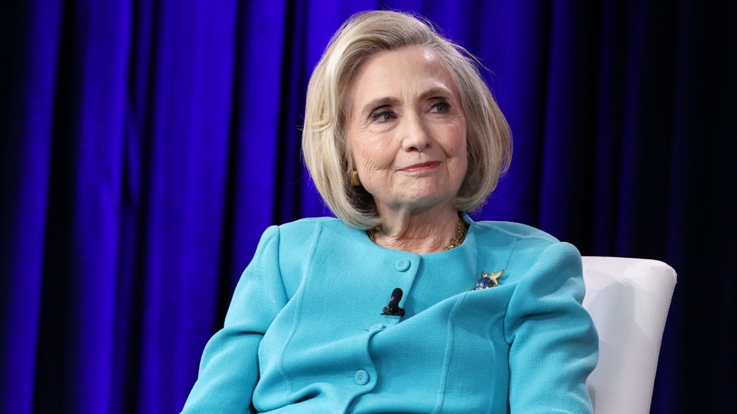 Clinton and Swisher: A Power Duo Debuts in the Political Podcast Arena