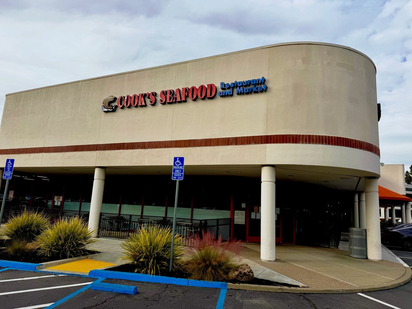 Cook’s Seafood Abruptly Drops Anchor in Pleasanton After One-Year Run