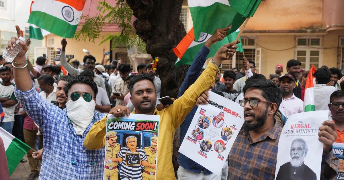 Crawl for Change: ‘Cockroach’ Protesters Swarm India’s Election Commission Demanding Resignations