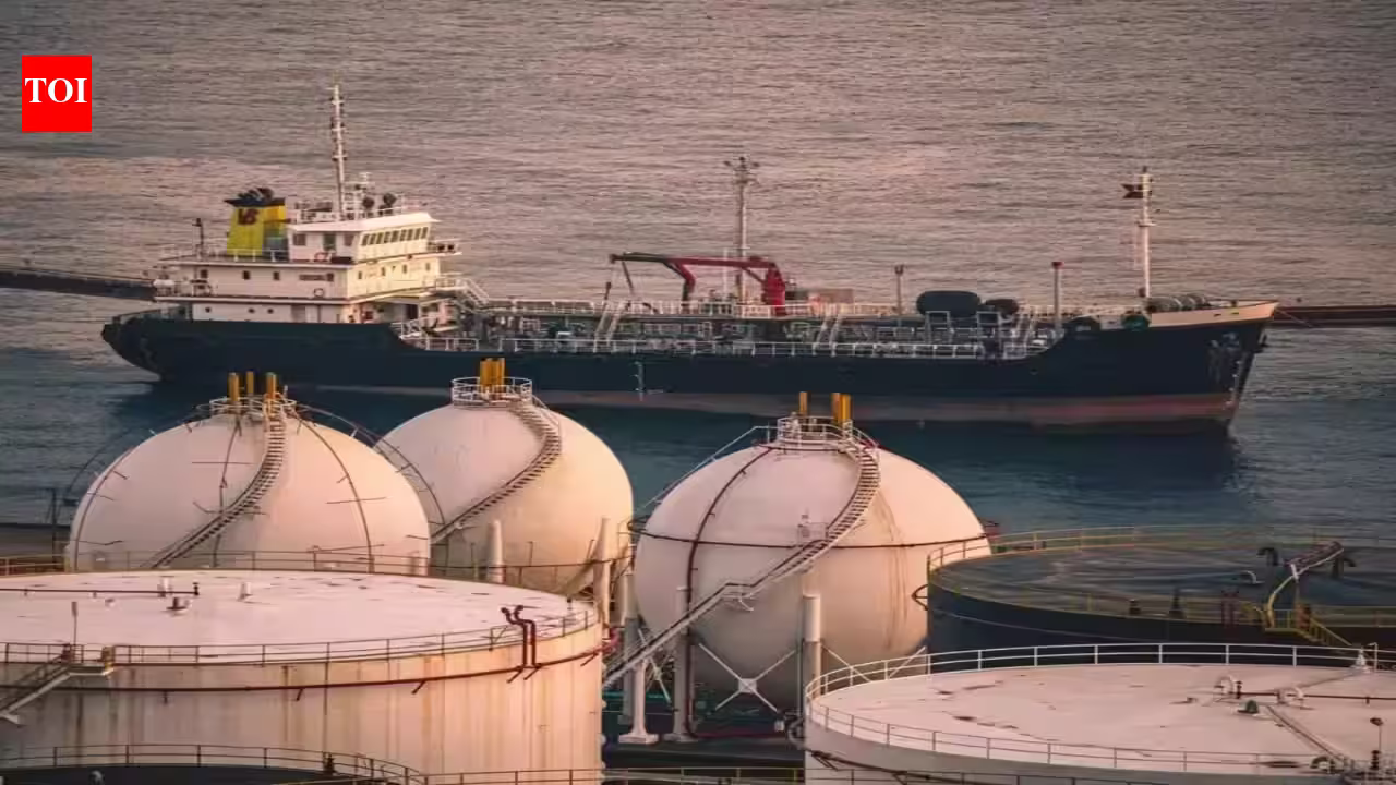 Crude Retreats as Washington Weighs Tapping the 'Shadow Fleet'