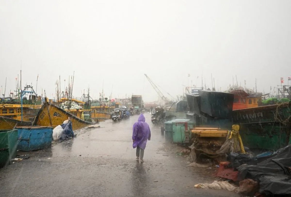 Cyclone Arnab Slams Into Andhra Pradesh as Landfall Begins