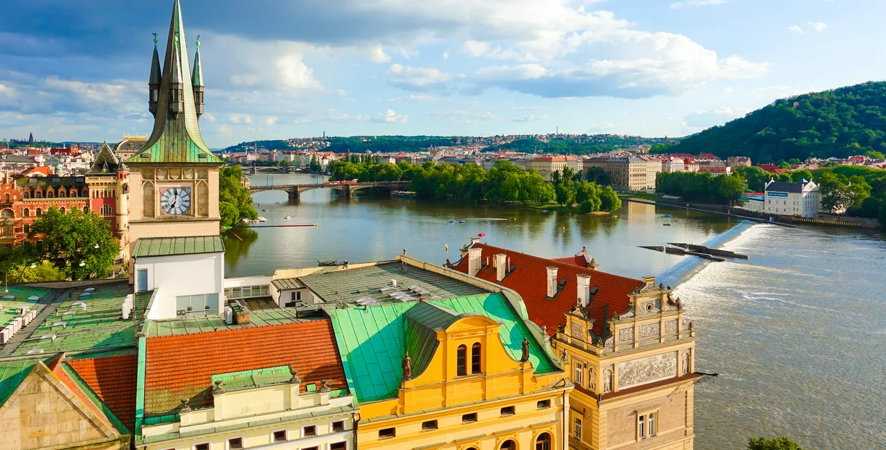 Czechia Swelters in Unprecedented October Heatwave as Records Topple