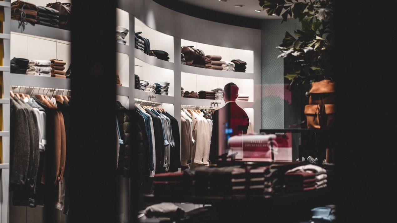Defying Doubt: Mexico’s Retail Giants Race to Expand Amid Economic Clouds