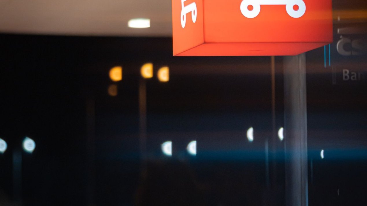 Digital Currents: Dissecting the Retail Shifts of Week 43