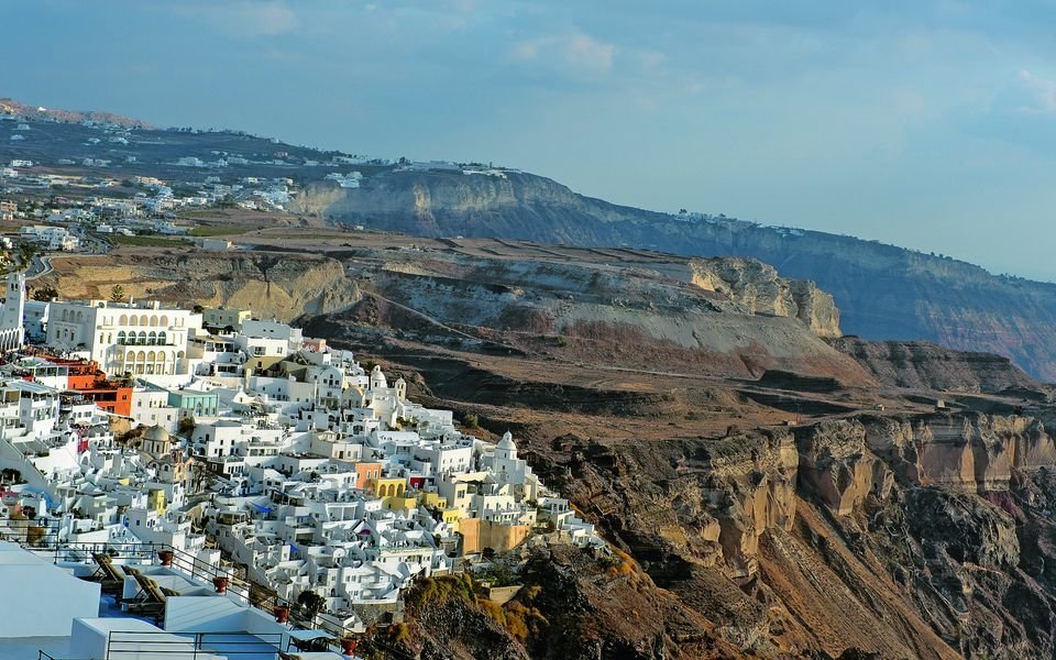 Dumping the Past: Santorini Finally Seals Its Caldera Eyesore