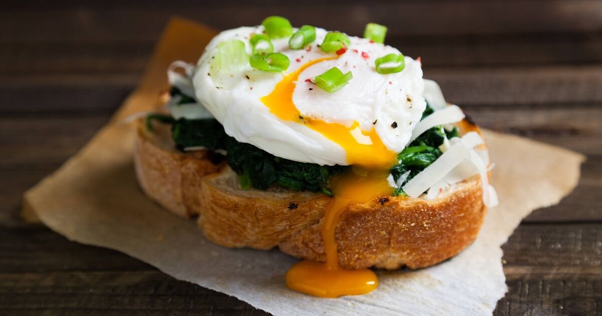 Eggshell-Free Mastery: The Microwave Hack for Perfect Poached Eggs