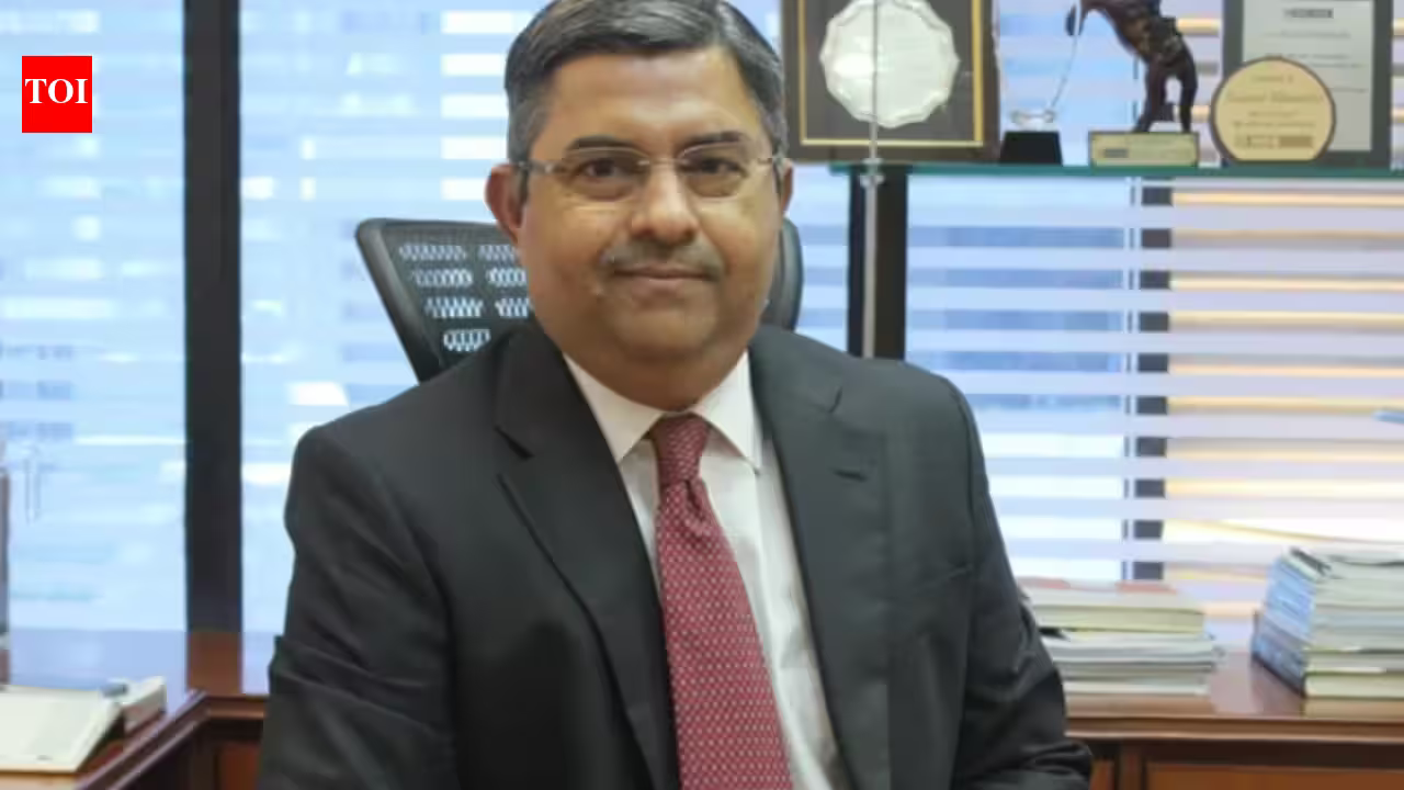 End of an Era: HDFC Bank’s Stalwart Kaizad Bharucha Steps Down Ahead of CEO Transition