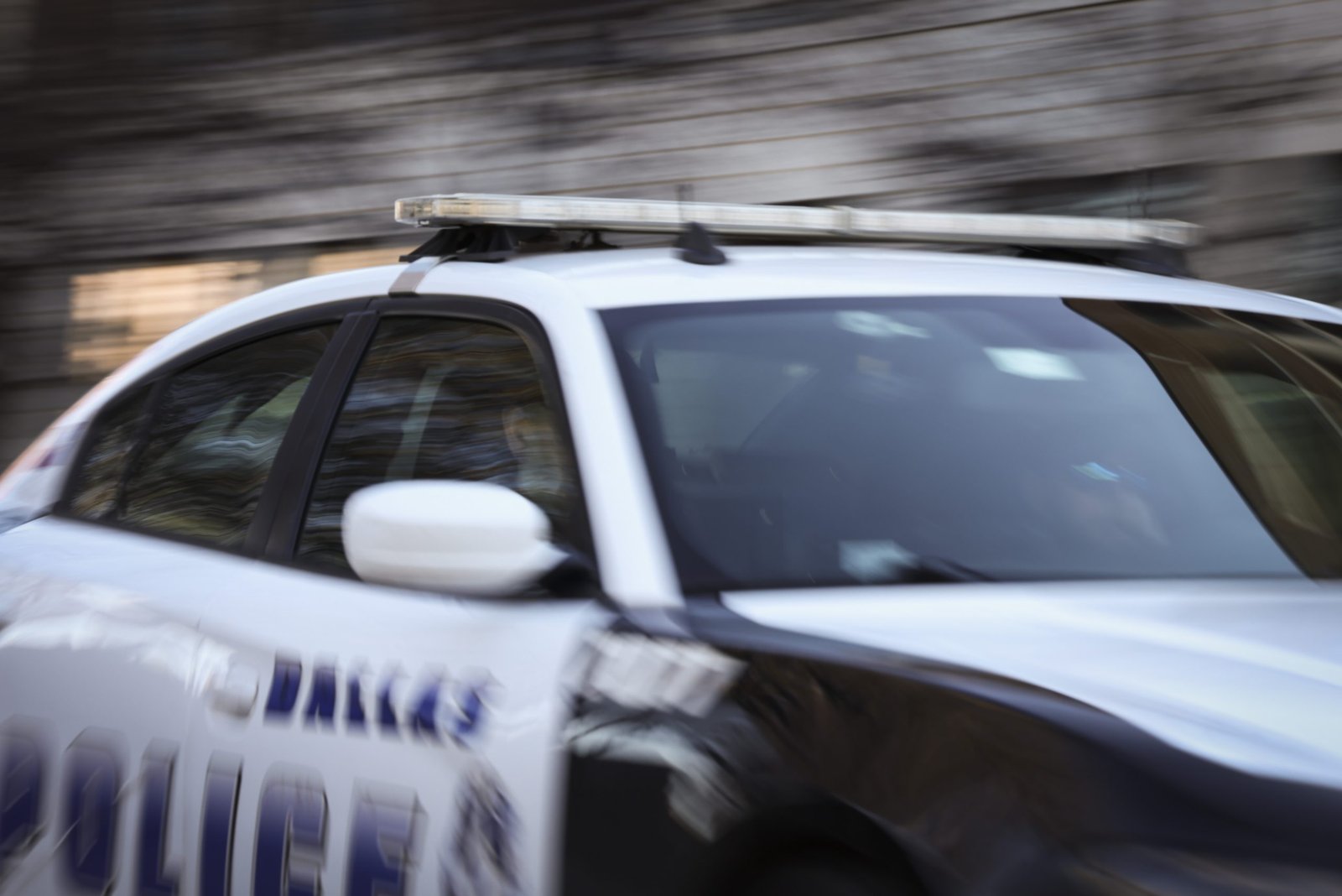 Fatal Standoff: Armed Suspect Takes Own Life During Dallas Police Shootout
