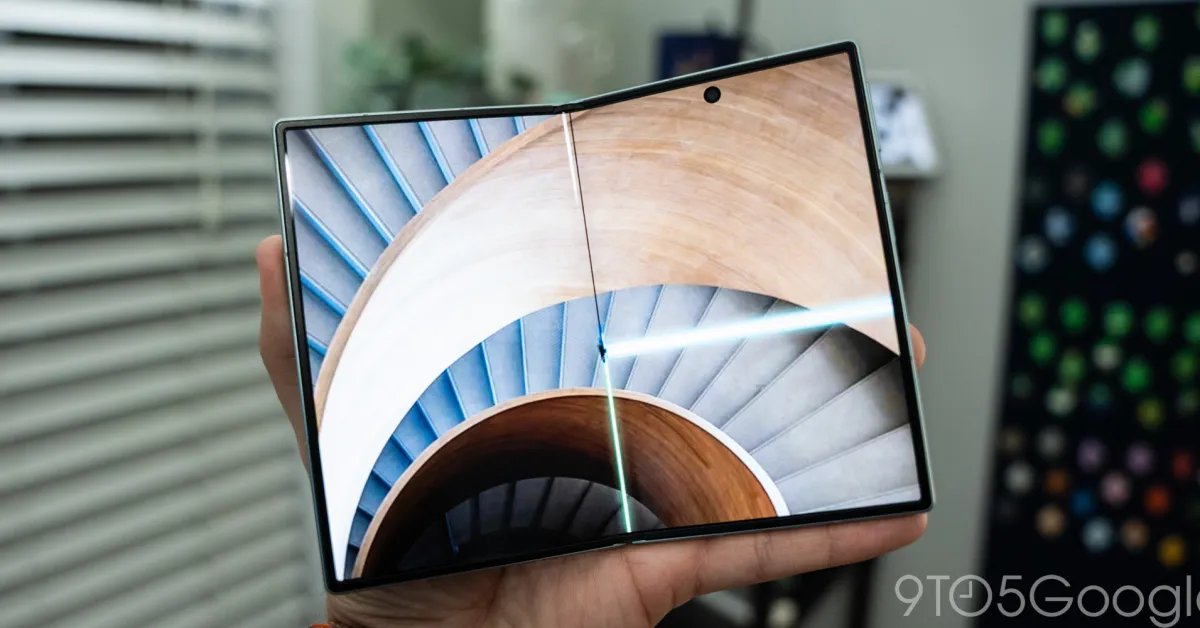 Folding Under Pressure: Samsung Takes a Sharp Swipe at Apple’s Latest ‘Crackgate’