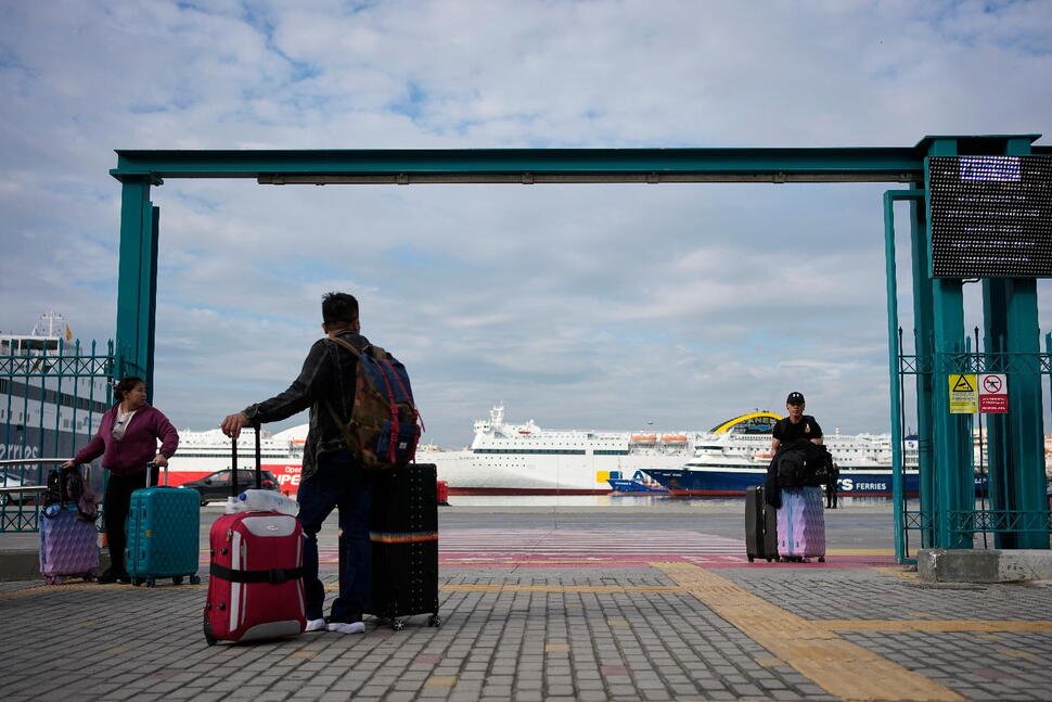 Global Supply Chains Stalled: Dockworkers Halt Arms Shipments in Unified Labor Revolt