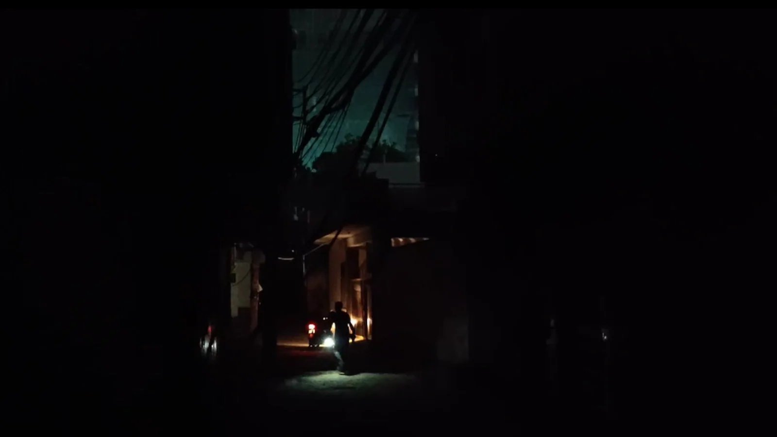 Gurugram Goes Dark: Power Grid Paralyzed as Strike Grips Millennium City