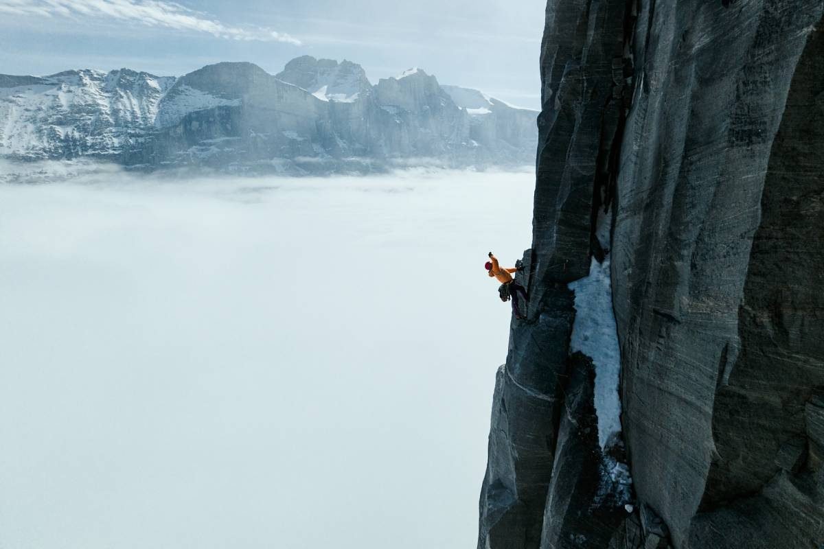 Hanging by a Thread: Surviving Five Nights on an Arctic Abyss