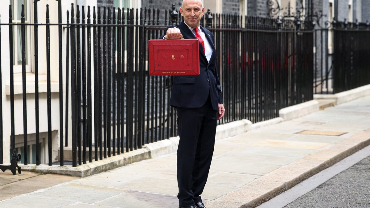 Healey Cuts Business Rates Burden for Small Firms in Vital Tax Threshold Shift