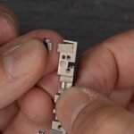 Hinge Hang-Up: Design Flaw Suspected in iPhone Duo Screen Shatters