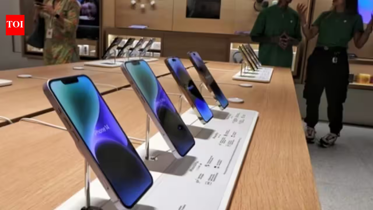 Holiday Hangover: Smartphone Market Braces for Rare Seasonal Slump