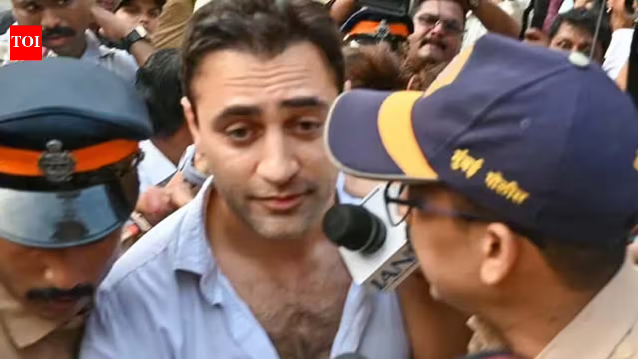 Imran Khan Moves High Court to Challenge Deportation Notice Following CJP Protest Row