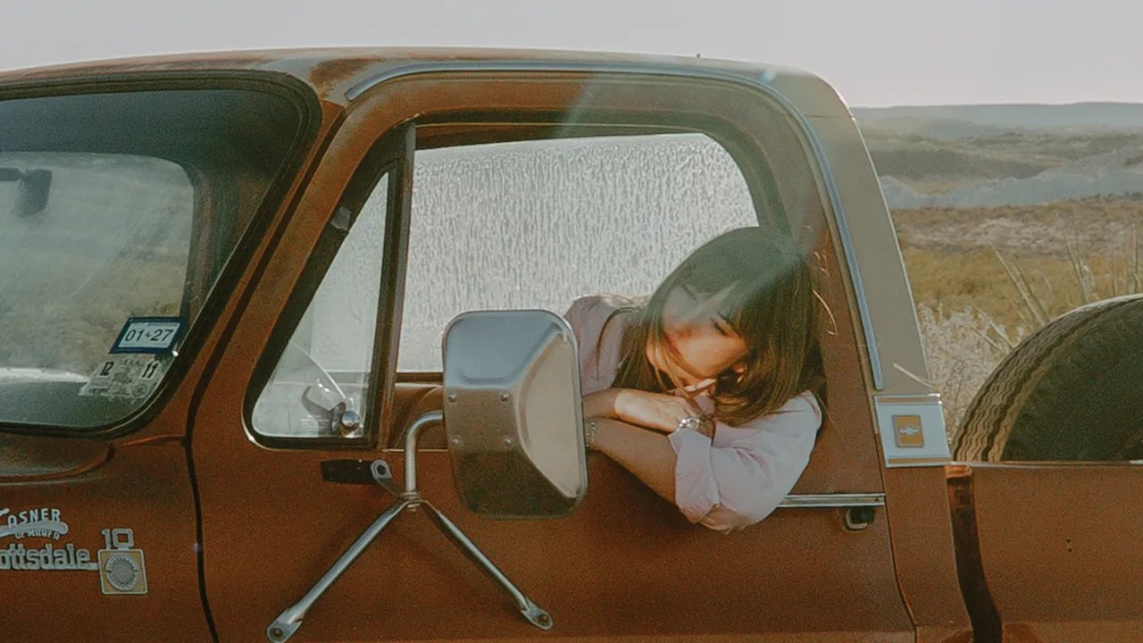 Jess Williamson’s "A Mile South of Heaven": A Celestial Compass Through the Heartbreak Highlands