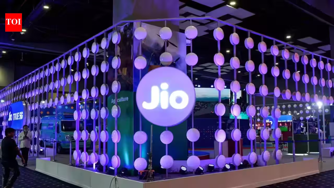 Jio IPO Shatters Global Records as Investor Frenzy Tops 1 Crore Applications