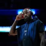 King James Reclaims the Spotlight: LeBron’s Iconic Chalk Toss Ignites a Philadelphia Frenzy