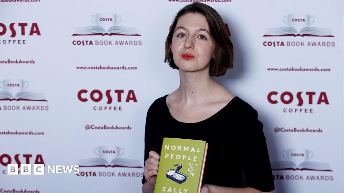 Literary Giants Rally Behind Sally Rooney in Solidarity Standoff