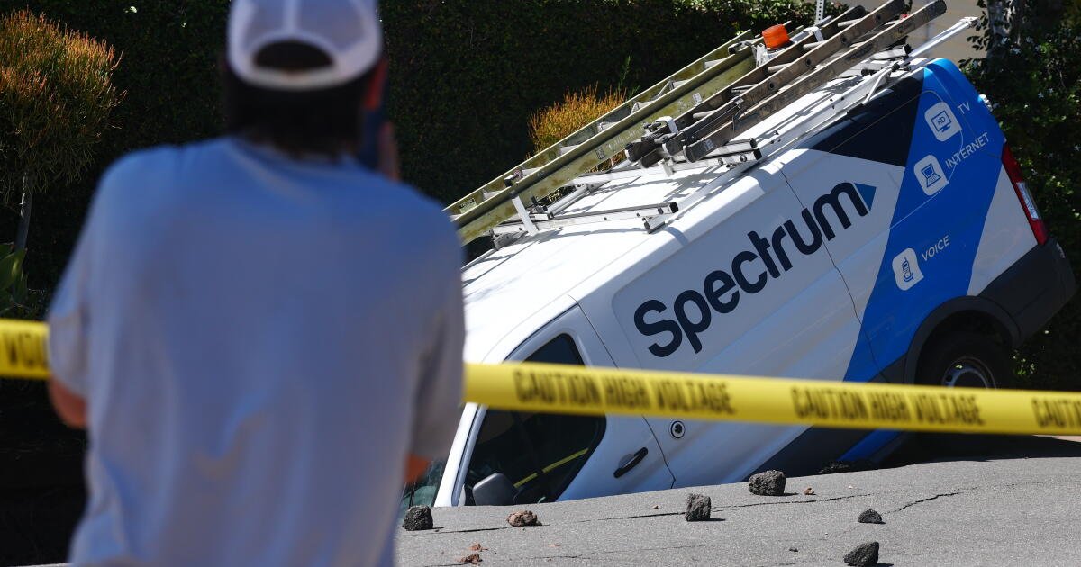 Los Feliz Sinkhole Swallows Spectrum Van Following Water Main Burst