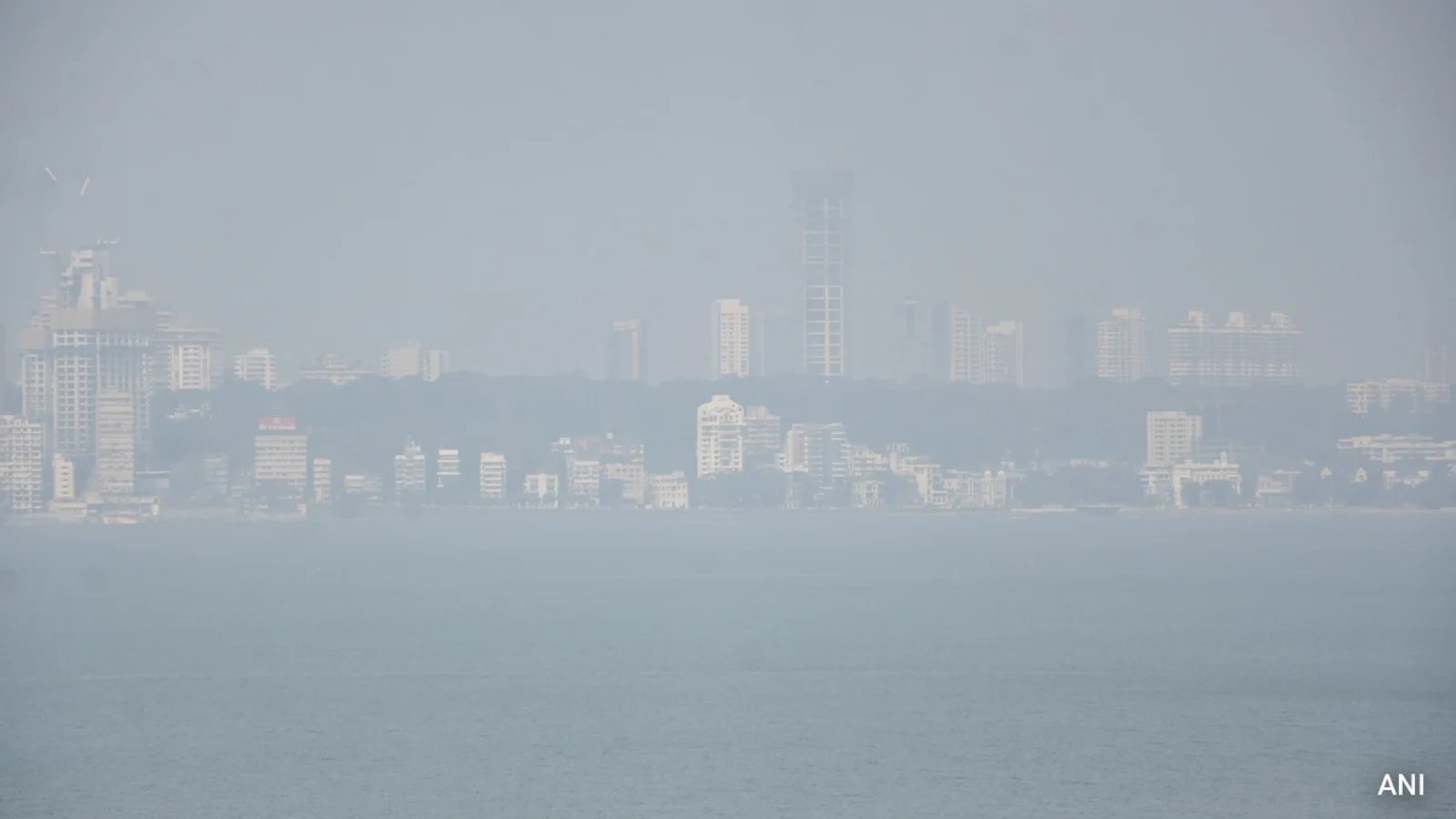 Mumbai Chokes as Delhi Breathes: A Tale of Two Cities’ Drastically Diverging Skies