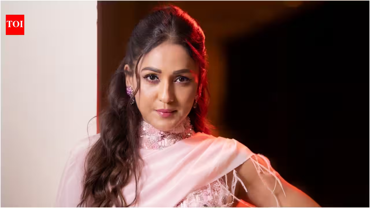 Neeti Mohan Mourns Loss of Father Brij Mohan Sharma; Shreya Ghoshal Leads Tributes to a ‘Warm Human Being’