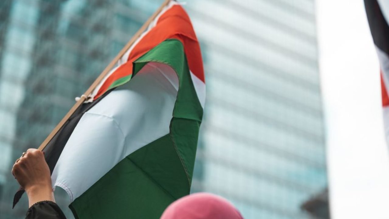 New Delhi Erupts: Thousands Demand Election Chief’s Ouster in Democracy Crisis