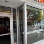 Old Town Under Siege: Smash-and-Grab Crew Targets Historic Chicago District