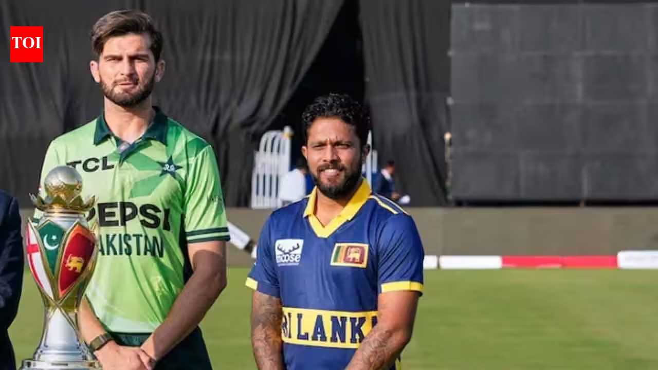 Pakistan Stutter as Top Order Folds in Tense Powerplay Chase