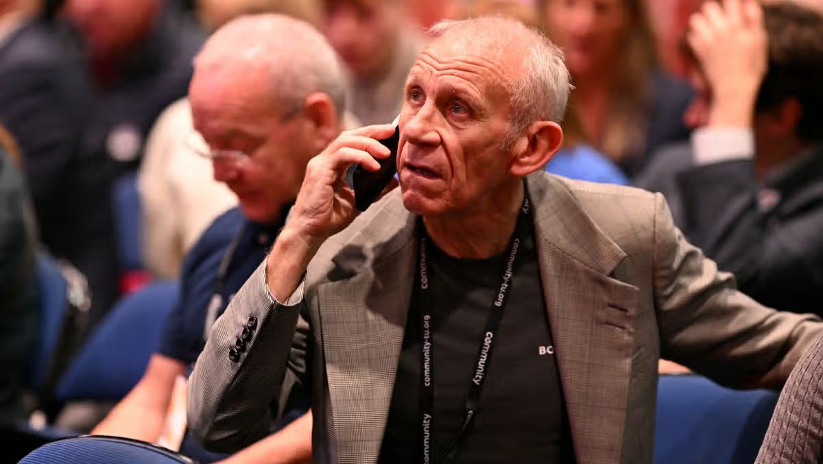 Peter Reid Backs Everton Revival as He Calls Out 'Strange' Transfer Gamble