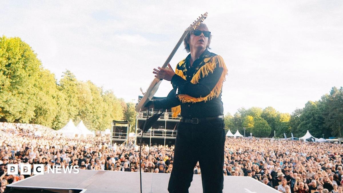 Pompey’s Sonic Portrait: Hometown Homage Propels New Record into Top 10