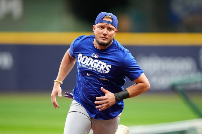 Rojas Remains: Dodgers Keep Veteran Infielder for NLCS Push