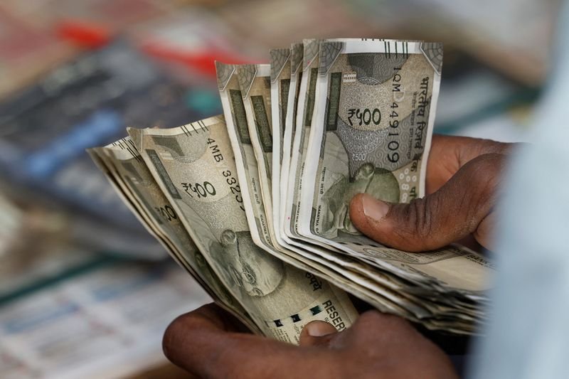 Rupee Premiums Surge as RBI Policy Triggers Swap Market Scramble