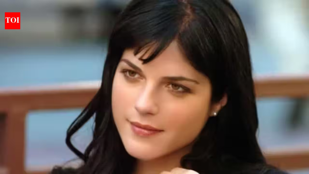 Selma Blair Makes Resilient Return to the Spotlight at 90s Con Following Recent Arrest