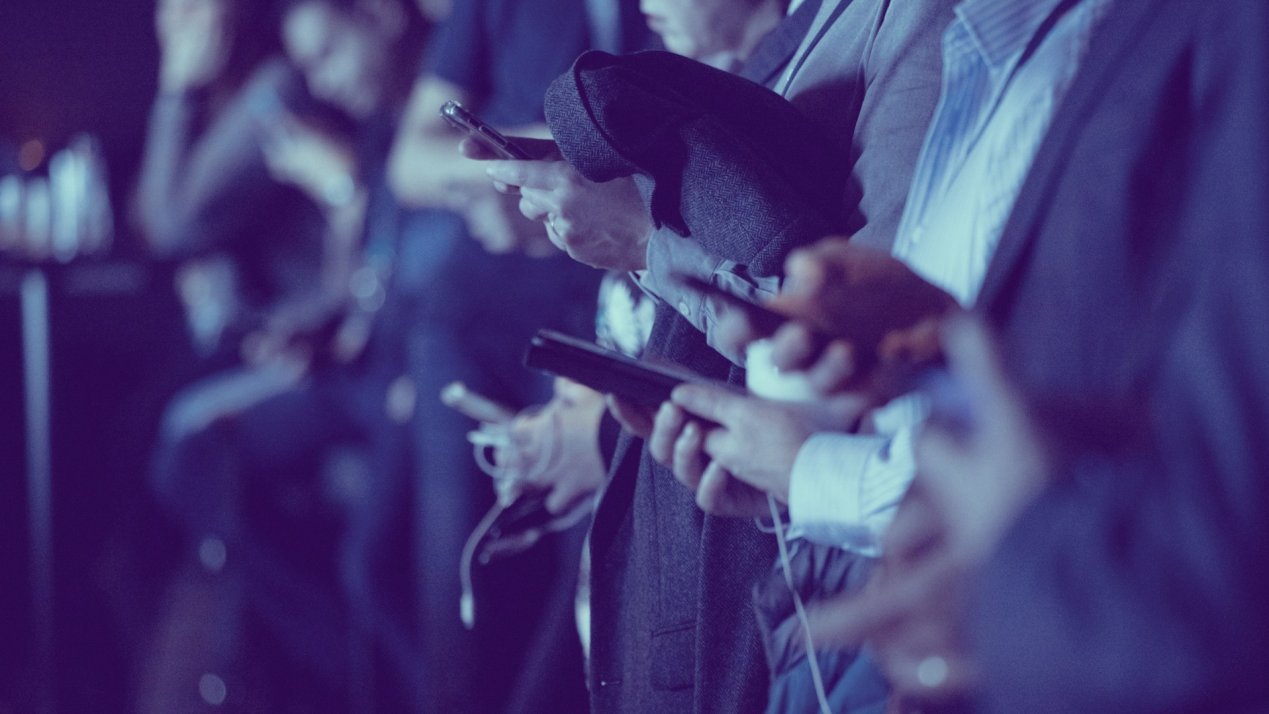 Silicon Drought: Global Smartphone Market Plummets 20% as Supply Chain Crumbles
