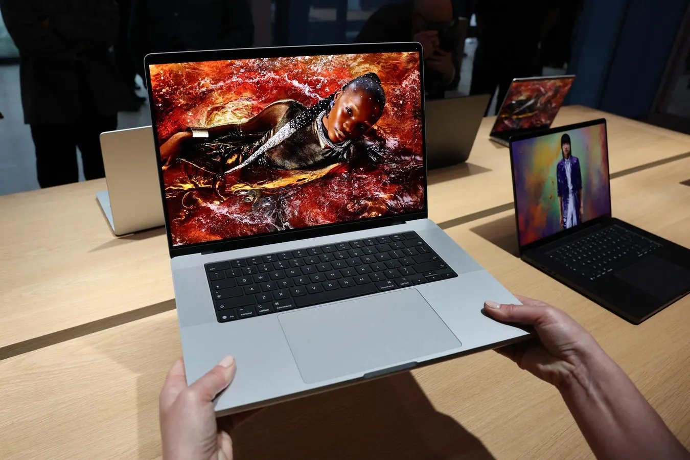 Silicon Silhouette: Decoding the Future of Apple’s MacBook Pro Roadmap