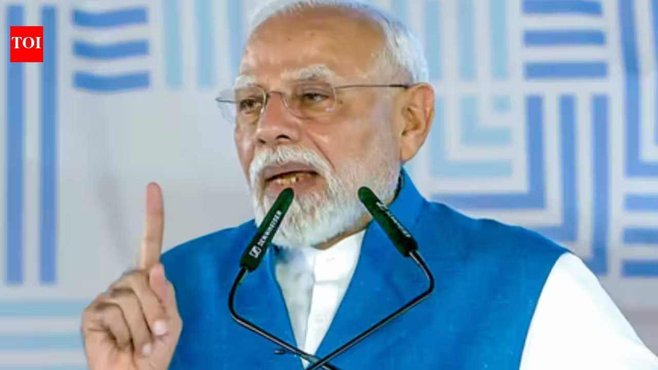 Silver Jubilee Milestone: Chhattisgarh Cabinet Salutes PM Modi’s 25-Year Governance Streak