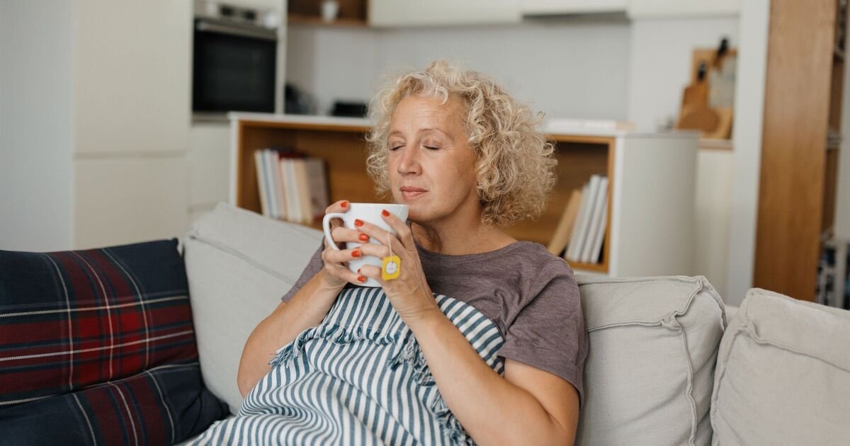 Slash Your Bills: The £27 Electric Blanket Keeping Britain Warm for Pennies