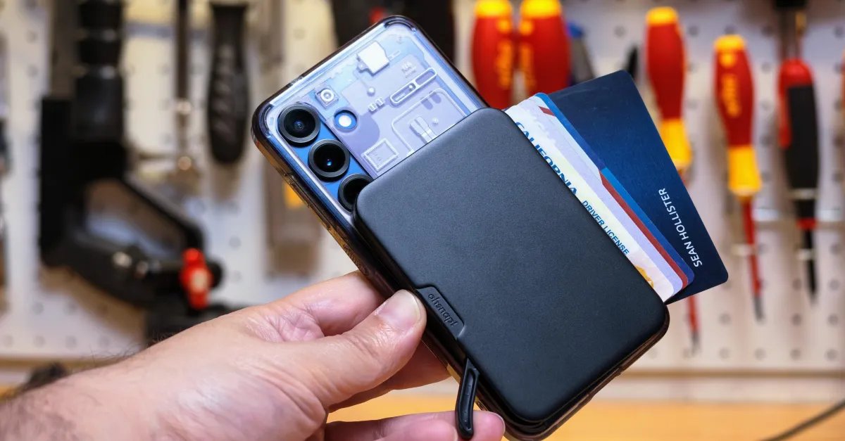 Snap, Click, Go: This Modular Lever-Action Wallet Is the Last Accessory Your Phone Will Ever Need