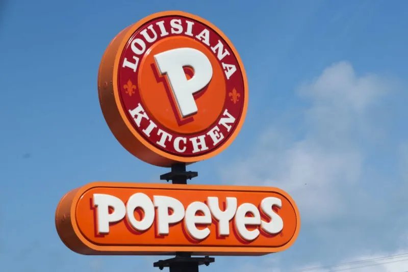 St. Pete Man Fries His Freedom: Viral Video Captures Late-Night Popeyes Break-In