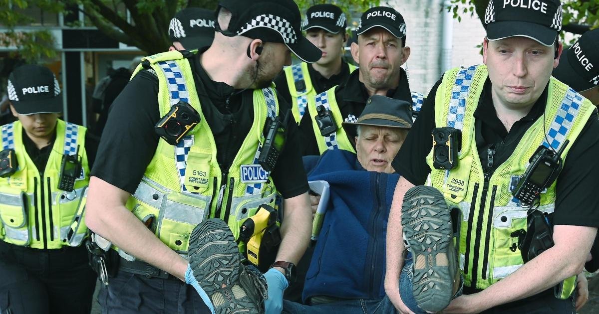 Stroud Standoff: 28 Arrested as Town Centre Rally Erupts in Chaos