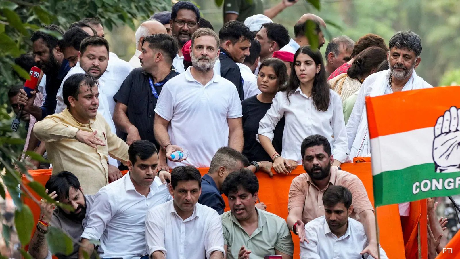 Tea and Tension: Opposition Rallies at Rahul’s Table Following Election Commission Appointments